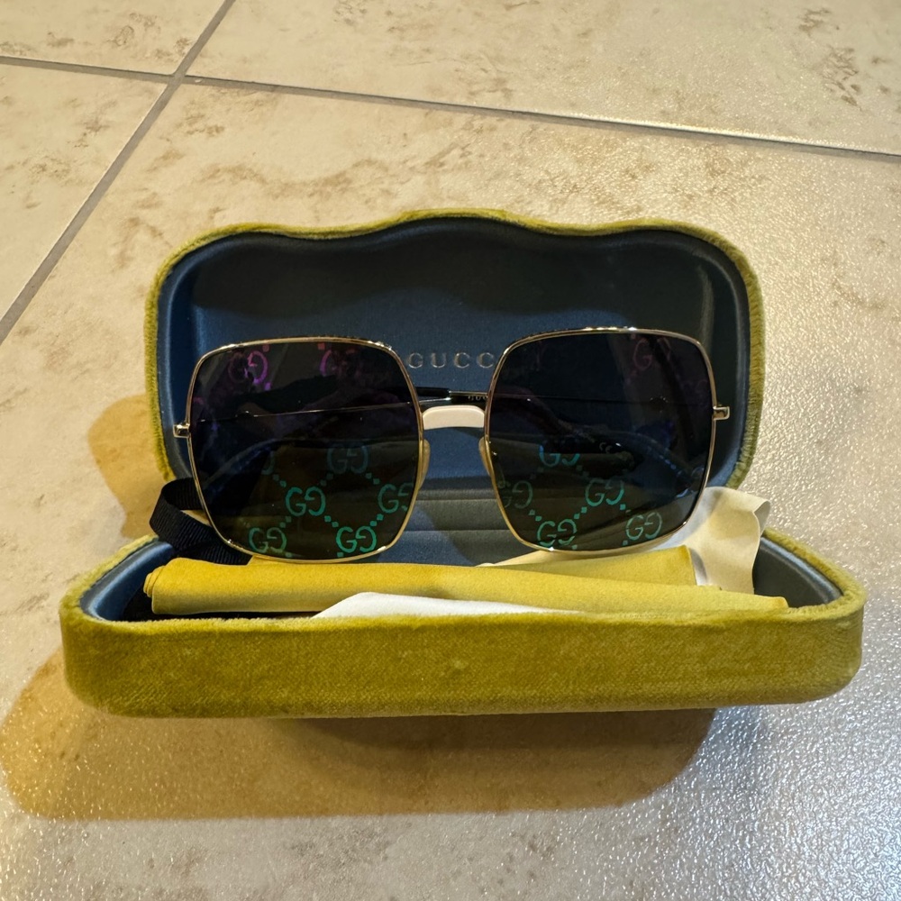 Gucci Square Sunglasses with Colorful GG Lenses - Picture 6 of 7